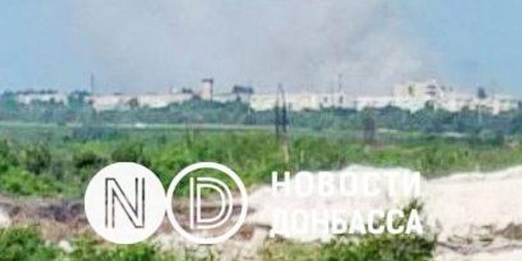 В окупованому Луганську повідомляють про “приліт”, вибухи і стовп диму