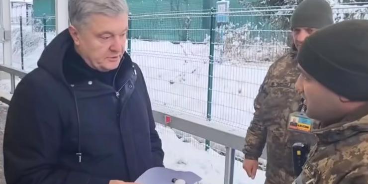 “Знову театр абсурду”: Порошенко поскаржився, що його не випустили за кордон у відрядження