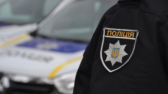 поліція перевіряє документи