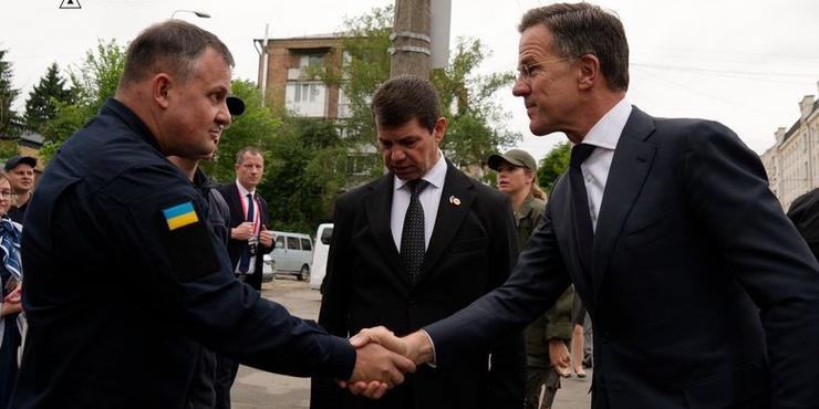 Генсек НАТО Рютте під час візиту до Києва відвідав атаковану росіянами Лук’янівку