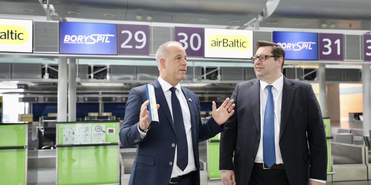 Латвійська авіакомпанія веде переговори в Україні про відновлення польотів: що відомо