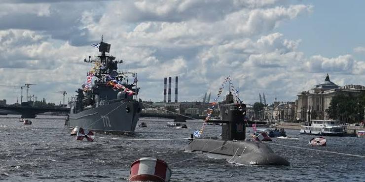 Росія боїться проводити військово-морський парад у Петербурзі, - розвідка Британії