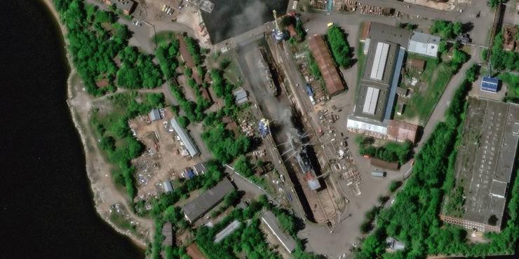 У мережі з'явилися супутникові знімки бази ВМС РФ у Кронштадті, яку атакували ЗСУ