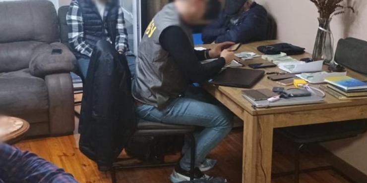 НАБУ і САП викрили прокурора та адвокатів, які вимагали $3,5 млн хабаря: деталі справи
