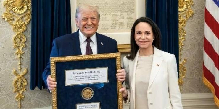 Лідерка опозиції Венесуели передала Трампу медаль Нобелівської премії миру