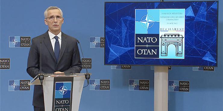 НАТО допоможе Україні перейти від обладнання радянських часів до сучасного,— Столтенберг