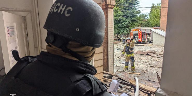 Окупанти вдарили безпілотником поблизу приміщення ТЦК у Кривому Розі: постраждали цивільні