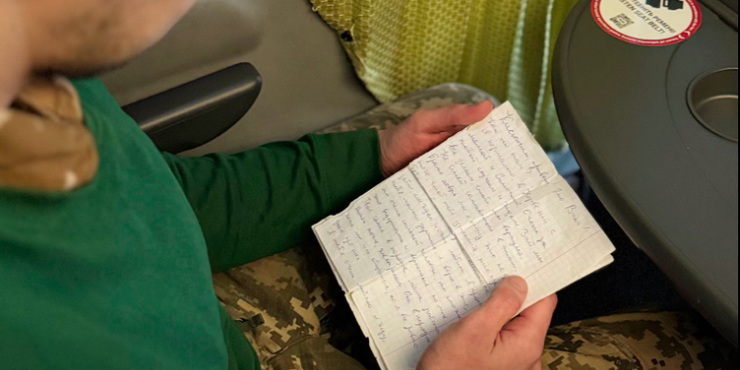 Прикордонник, що захищав Маріуполь, розповів про лист дружини, який став йому опорою у російському полоні