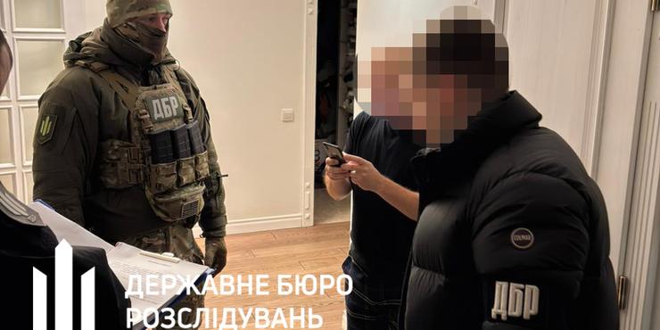 ДБР викрило експосадовця Міноборони, який поставив браковані кулемети бойовим підрозділам