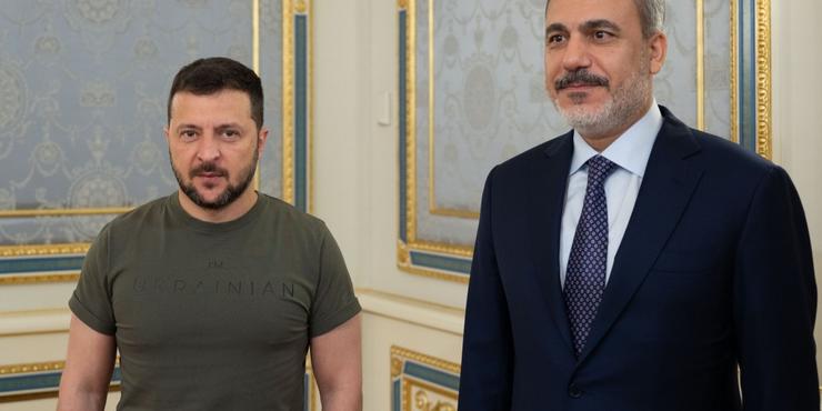 Зеленський зустрівся з главою МЗС Туреччини: про що говорили