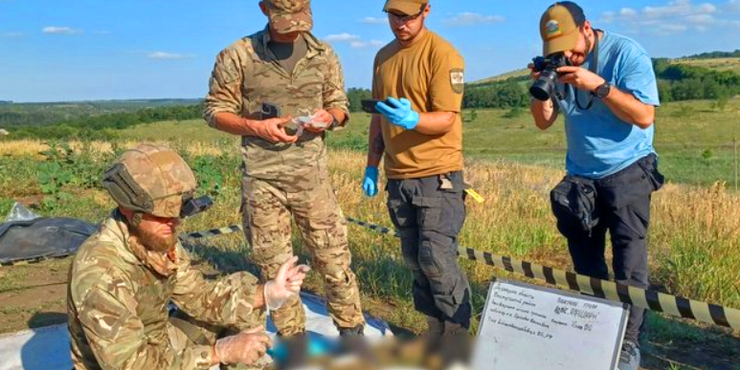 Передова усіяна тілами російських і українських солдатів, рештки перемішуються, складно розділити, — керівник пошукового загону