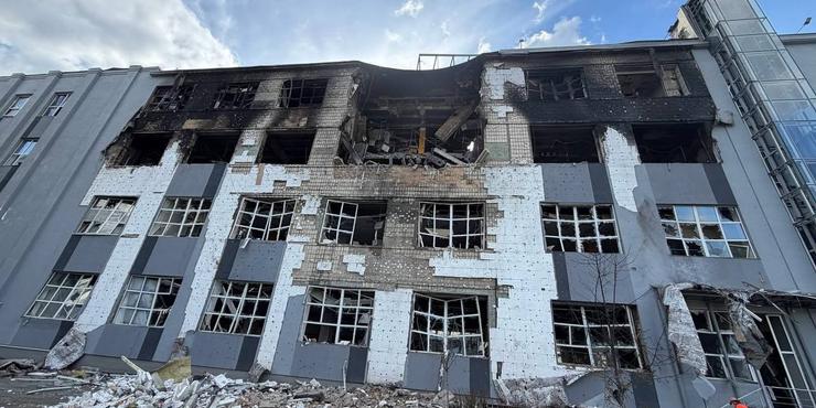 У Києві протягом дня внаслідок дронових атак Росії постраждали сім людей, є влучання у дата-центр