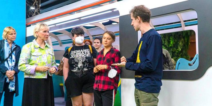 В “Укрзалізниці” з подарунками зустріли відому екоактивістку Ґрету Тунберг