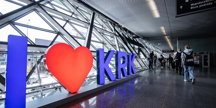 Стали відомі подробиці про затримання Усика в аеропорту Кракова: яка причина
