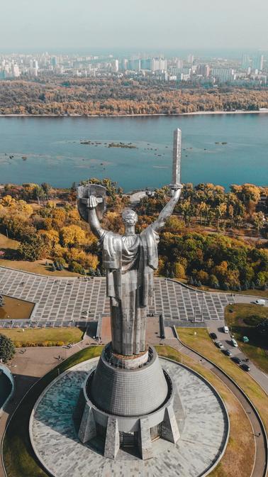 Мерія Києва закликала мешканців зробити запаси води, їжі, свічок, а також утеплити житло