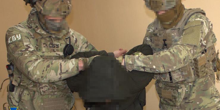 Вибух біля ТЦК на Хмельниччині: СБУ затримала місцевих агентів РФ, які підірвали кур'єра
