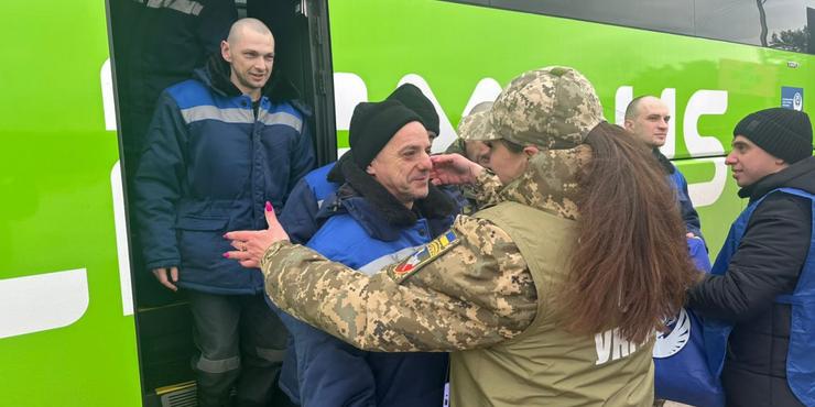 В Україну повернули 200 військовополонених