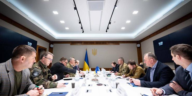Делегація НАТО вперше прибула до України під час війни для обговорення участі ЗСУ в навчаннях, - ОП