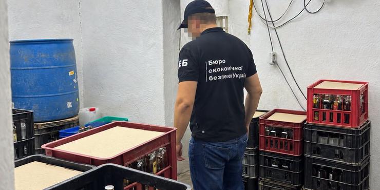 Обшук на підпільному виробництві