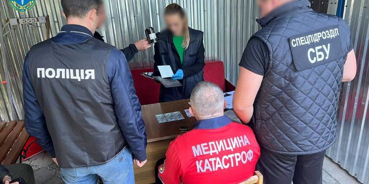 На Хмельниччині викрили медиків, які заробили на фіктивній інвалідності “ухилянтів” майже 8 млн грн