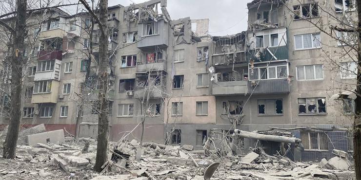 Російські ракети влучили у три багатоповерхівки Слов'янська: є великі руйнування і жертви