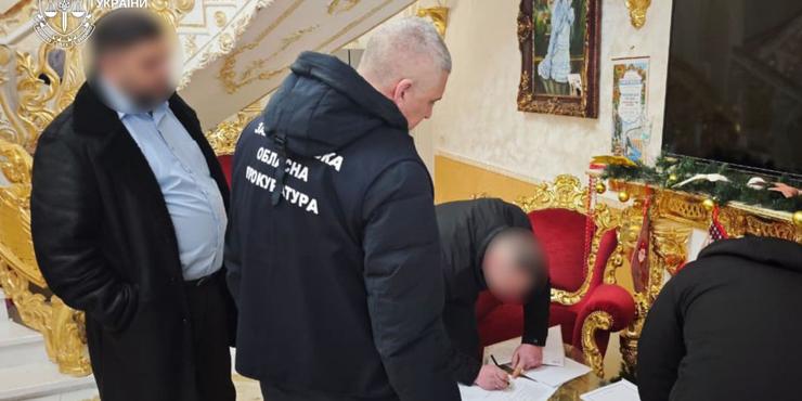 На Закарпатті судитимуть депутата райради, який “забув” задекларувати понад 8,3 млн грн