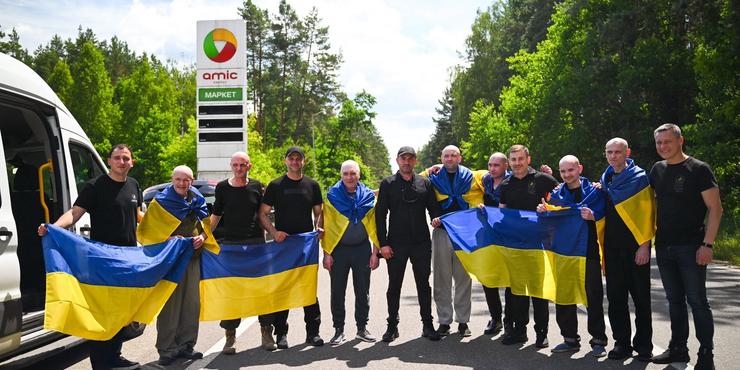 В Україну з російського полону повернули сімох цивільних українців: що про них відомо