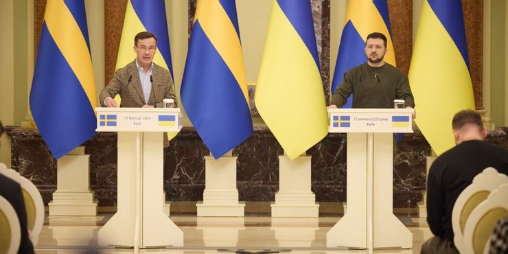 Прем'єр Швеції заявив що його країна розглядає можливість надання Україні бойових літаків