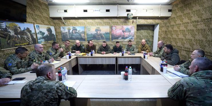 Зеленський на Донеччині доручив відремонтувати дороги на евакуаційних маршрутах