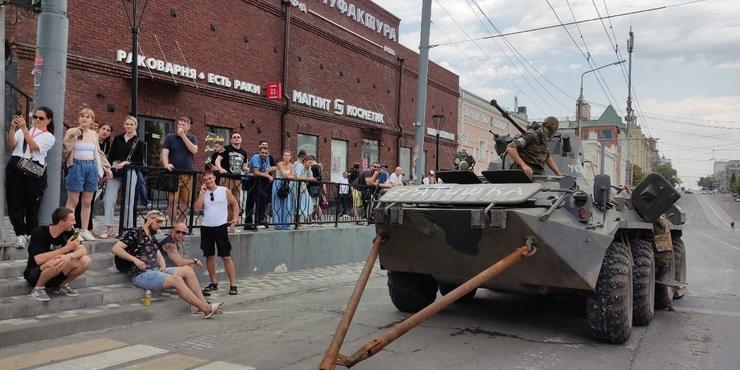 Жителі РФ вже звикли до культу війни і гуртуються навколо радянської спадщини, - Bloomberg