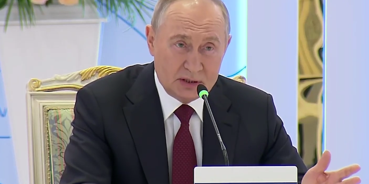 Після нічної атаки дронів на РФ, Путін знову взявся погрожувати "Орєшніком": битиме по центрах ухвалення рішень в Україні