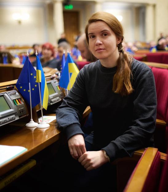 Президент не підписав жодне зі звільнень, поданих Драпатим. Спливає місяць, — нардепка Безугла