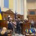 Опозиція другий день поспіль блокує трибуну у Верховній Раді: що відбувається