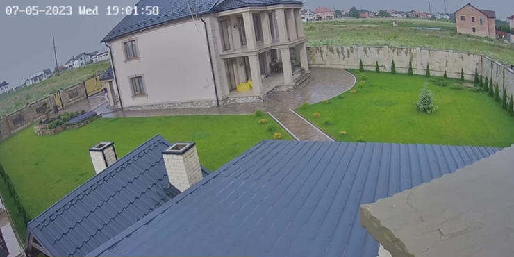 Нардепка від "слуг" отримала хабар і намагалася викинути його через паркан: НАБУ оприлюднило відео