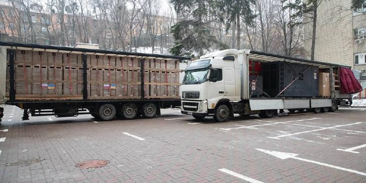 Київ отримав першу партію генераторів, на які скинулися 60 тисяч поляків
