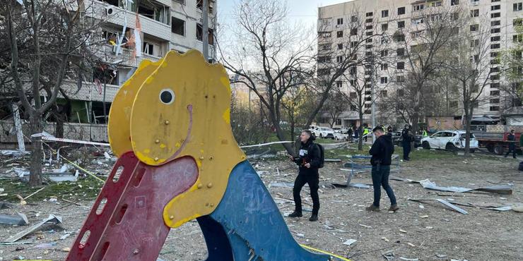 Ніч "перемир'я" від РФ: У Харкові окупанти влучили у багатоповерхівки, у Сумах - вбили чоловіка, що приїхав по паски