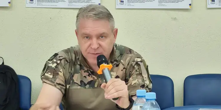 Політконсультант і військовослужбовець Олександр Лапушкін Військові повинні йти в політику єдиним фронтом, тим більше, що фронтмени у них є, — політконсультант Лапушкін