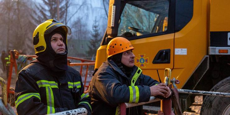 У Тернополі кількість загиблих внаслідок російської атаки зросла до 28 людей