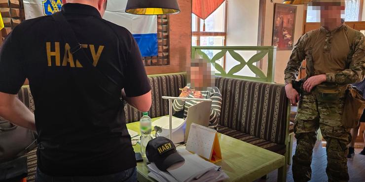 На Херсонщині чиновник "заробив" майже 8 млн грн на ремонті шкіл, розбитих обстрілами РФ