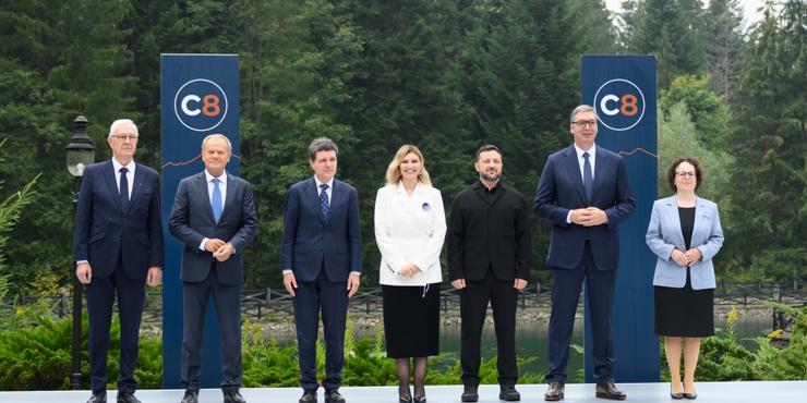 На саміті в Карпатах підготували понад 50 угод на 1 млрд євро, — Зеленський Форум "Карпатська інтеграційна ініціатива"