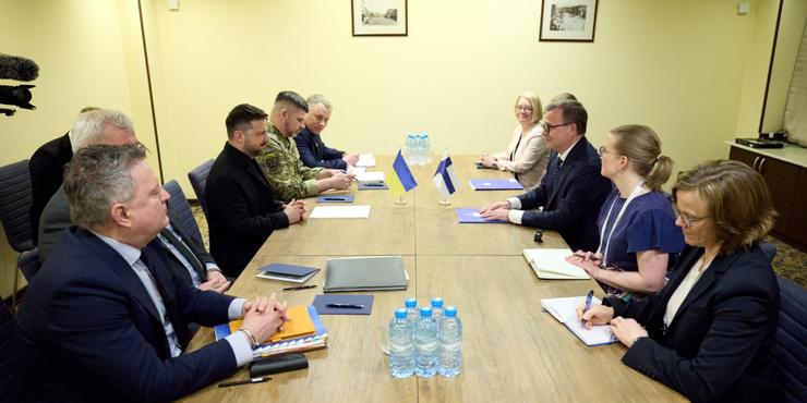 Зеленський анонсував нові оборонні пакети та фінансування виробництва дронів після саміту в Єревані