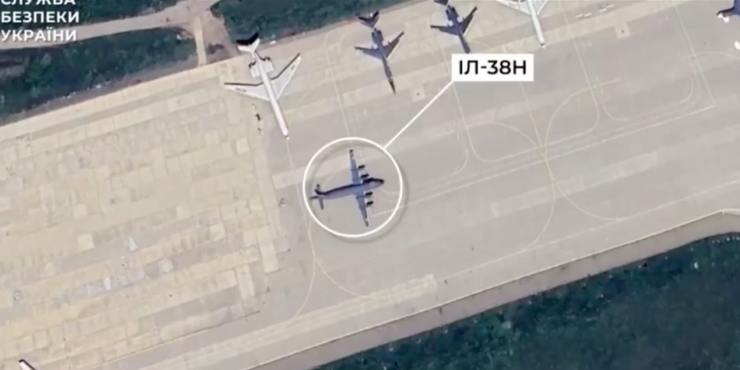 СБУ уразила літак - розвідник Іл-38Н перед атакою на субмарину в Новоросійську