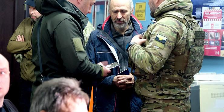 В Бахмуті під час евакуації під обстрілом РФ загинула жінка: це сталося на очах її сина