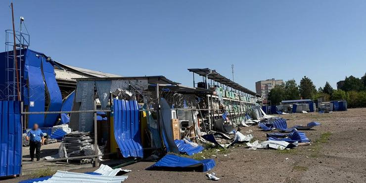 Росія вдарила ракетою по центру Прилук: є загиблі та поранені