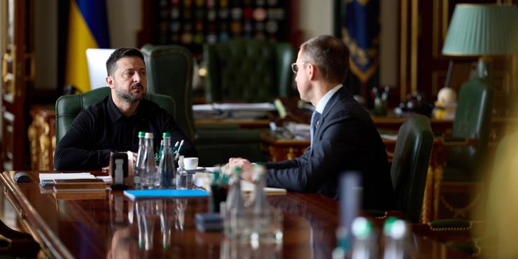 Володимир Зеленський і Сергій Корецький Президент України Володимир Зеленський і прем'єр-міністр України Сергій Корецький