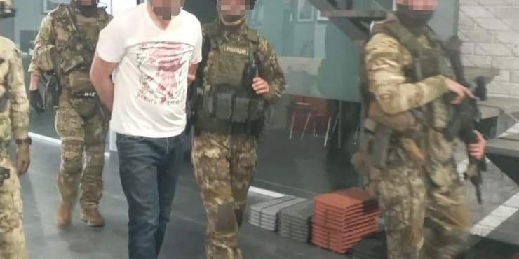 У Києві чоловік влаштував стрілянину в офісі на Печерську: є поранені