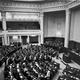 Довічні виплати нардепам-засновникам України: звідки в бюджеті воюючої країни на це гроші