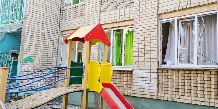Армія РФ обстріляла дитсадок у Херсоні: є постраждалі