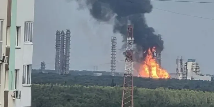 У Тобольську після ударів безпілотників зупинився найбільший нафтохімічний комплекс РФ, - Reuters Комбінат "ЗапСибНефтехим"