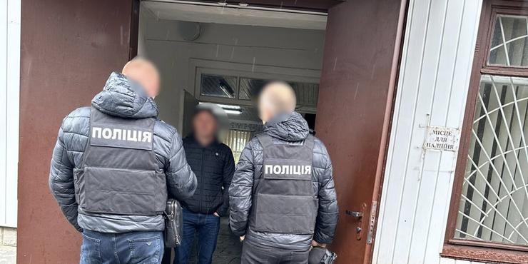 У Полтаві посадовець систематично вимагав хабарі за поховання військових